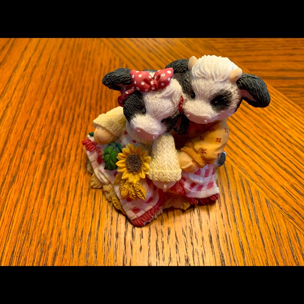 Hay Let’s Cuddle figurine